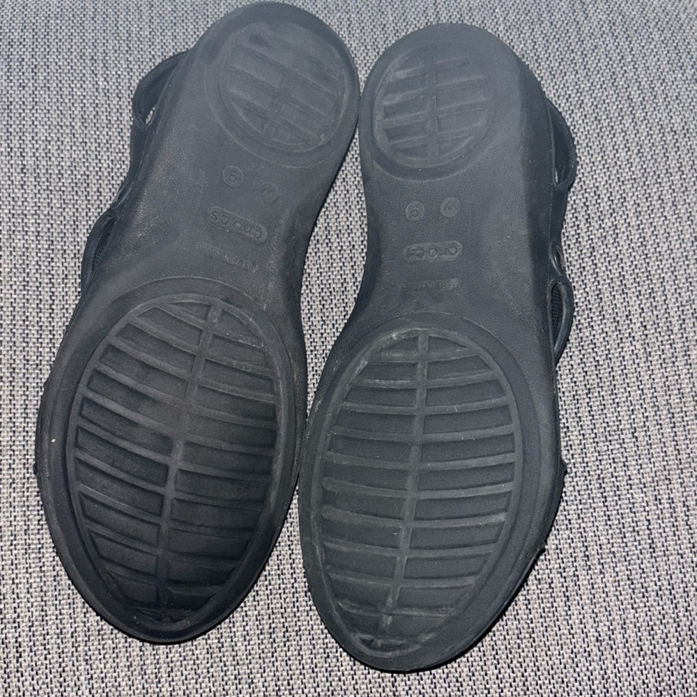 Comfortable Crocs Sandals - image 4